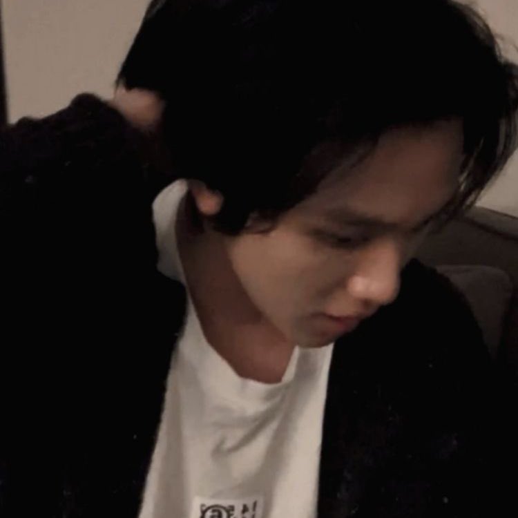 S2ize___10's tweet photo. #동런 호구연애하는 이동엯 갱생시키기

야 너 손에 이게 다 뭐야?
                                      아 우리 곧 투투라..
                      백화점에서 몇 개 좀 골라봤지
투투? 사귄 지 한 달도 안 됐는데
이걸 다 사다바친다고?
           ..머 기간이 중요한가, 마음이 중요하지... https://t.co/lpVmGHWCeb