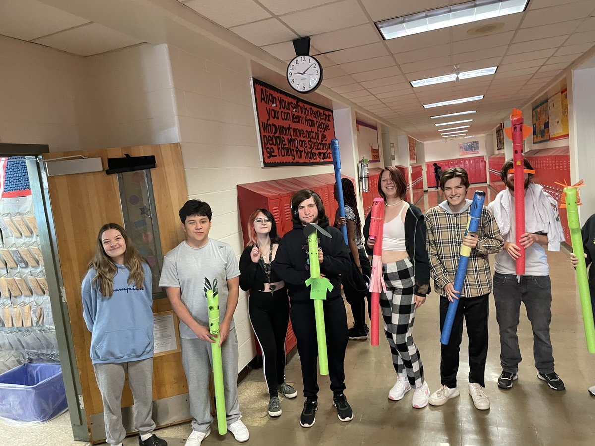 KempMath's tweet photo. @Seneca_High we celebrated @KentuckyDerby by making horses from pool noodles, answering some questions on exponents, then having a race! Happy Derby!! @JCPSKY @SenecaAP_AGLA @FaheySeneca_FA @CounselorSeneca #coteaching #playatwork https://t.co/UgK5GS5EZU