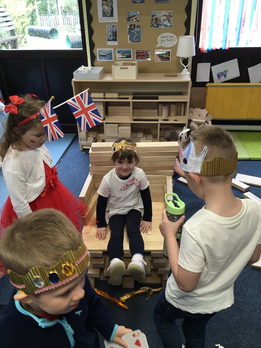 MrsPBHPS's tweet photo. #receptionbhps have had their very own coronation, made block play thrones strong enough to sit on, had a royal lunch and ice-cream with King Brookmanπ€΄@BeaufortHillPri https://t.co/x17uL3NQwp