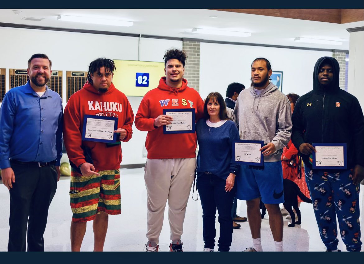 I graduate college tomorrow with AA in hand!! It’s still crazy all the adversity I have fought through to get to this point!! 🇹🇴✅🎓<a href="/UNMLoboFB/">New Mexico Football</a>