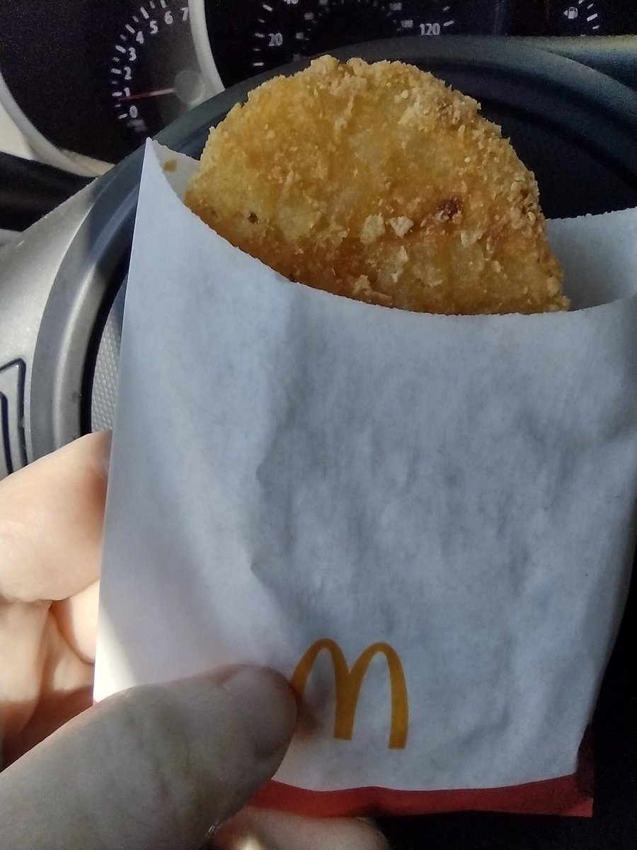 KristyMystry's tweet photo. 1 #hasbrown 😂 See #FoodieBeauty even other #fatgirls think your hash brown consumption is weird. And it's FRESSHHHHHHHHH! https://t.co/rCNDPRD6wL