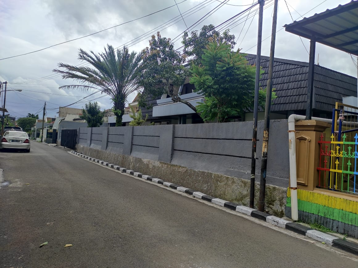 wnugros's tweet photo. Sapa tau ada yg cari rmh/buat kantor luas,asri&amp;adem ditengah kota bandung....sayap BKR/pasirluyu https://t.co/HUfw83Nssj
