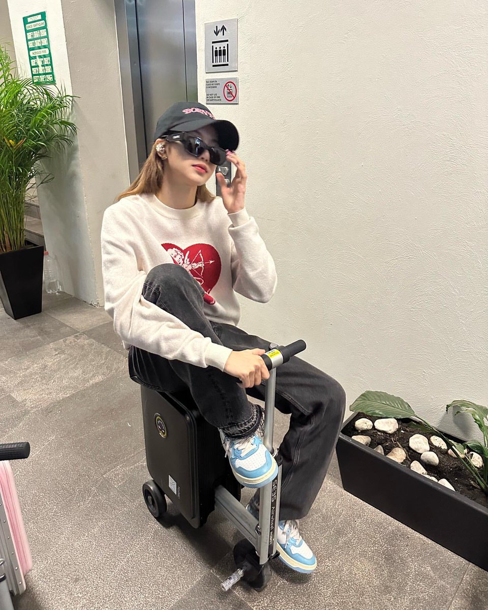 LISANATIONS_'s tweet photo. Retweet and reply to clear searches

lisa darling
lisa dancing
lisa dear love u
lisa dashing
lisa dazzling
lisa domination
lisa dazed
lisa designer
lisa dance choreo 
lisa dope dance https://t.co/h08hw8H7Co