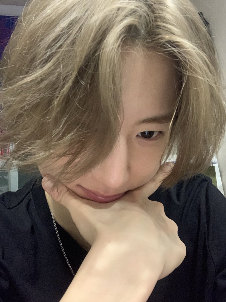 JUSTB_twt's tweet photo. [#건우] 나는야 어른이건우 ᐕ

#JUSTB #저스트비 #GEONU https://t.co/iel9CfIJ2Y