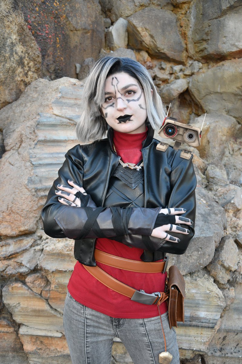 "Don't worry, Cal. I will take care of BD. Ready, little droid?"

I'm obsessed with this BD-1 MagicShot with <a href="/DisneyPhotoPass/">DisneyPhotoPass</a> from May 4th! Oh yea, and here's a MUCH better look at my new Nightsister Merrin cosplay!

#JediSurvivor #Merrin #MerrinCosplay <a href="/tinaivlev/">Tina Ivlev</a> #BD1