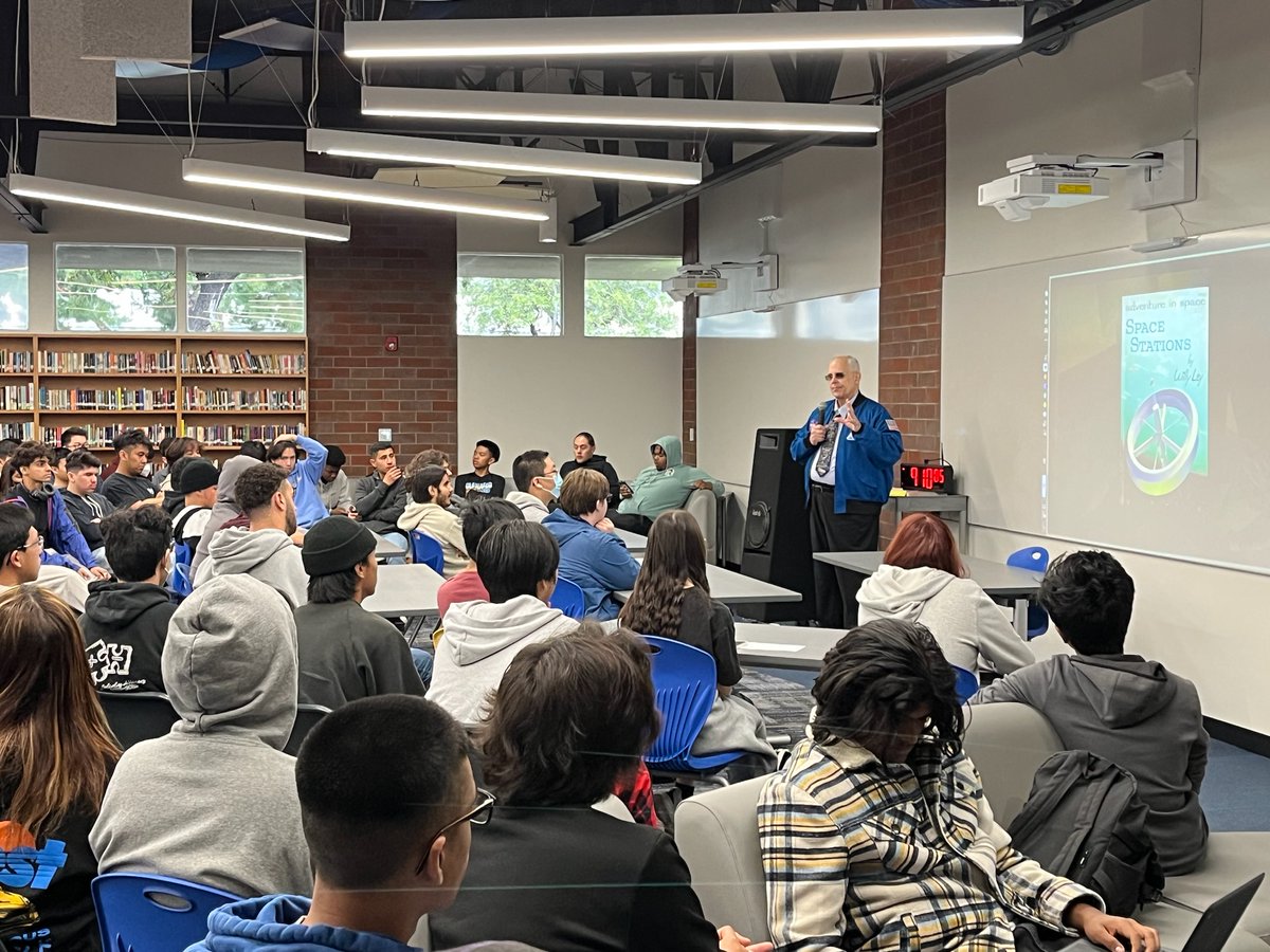 JacobsConnects's tweet photo. We had a blast 🚀 visiting Gahr High STEAM Magnet School @GoGahrHS yesterday as part of the @NASAGroundSys suppliers tour of Southern California!
#SeeYourselfInSTEAM #STEAMatJacobs https://t.co/7n9dwSDwfK