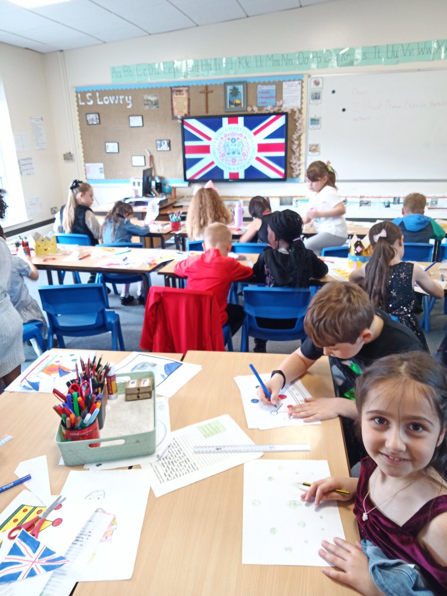 MrKSGC's tweet photo. We have had a wonderful #Coronation day in Year 3! @MrGSGC https://t.co/SLwCm0MMUq
