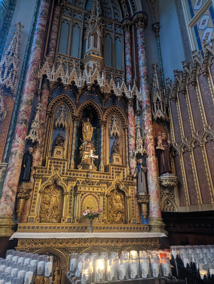 ❤️ ✝️ As we sit here in awe of Notre Dame cathedral, we pray our students are filled with curiosity and eagerness to learn and explore the world around and are blessed with the strength and perseverance to overcome any challenges they may face ... Amen 💜