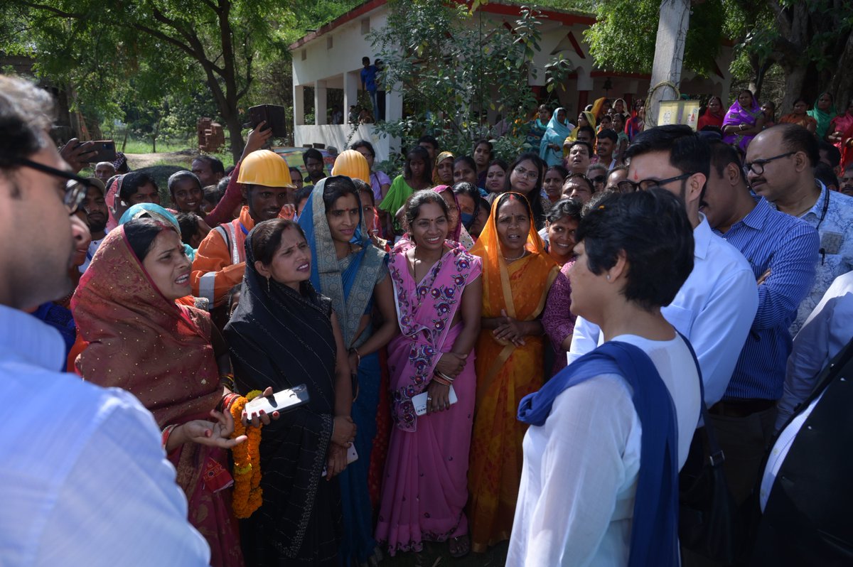LSBA_Bihar's tweet photo. .@MoJSDoWRRDGR सचिव @mahajan_vini व JS @srijitendraias द्वारा पटना के बिहटा अंतर्गत #ODFPlus सिकंदरपुर गांव का भ्रमण किया गया. उन्‍होंने अपशिष्‍ट प्रसंस्‍करण इकाई तथा गांव में ठोस तथा तरल अपशिष्‍ट प्रबंधन के क्रियान्‍वयन का निरीक्षण किया.(1/2)
@rahulias6 @SBMGramin @IPRD_Bihar https://t.co/sgnA86GGQh