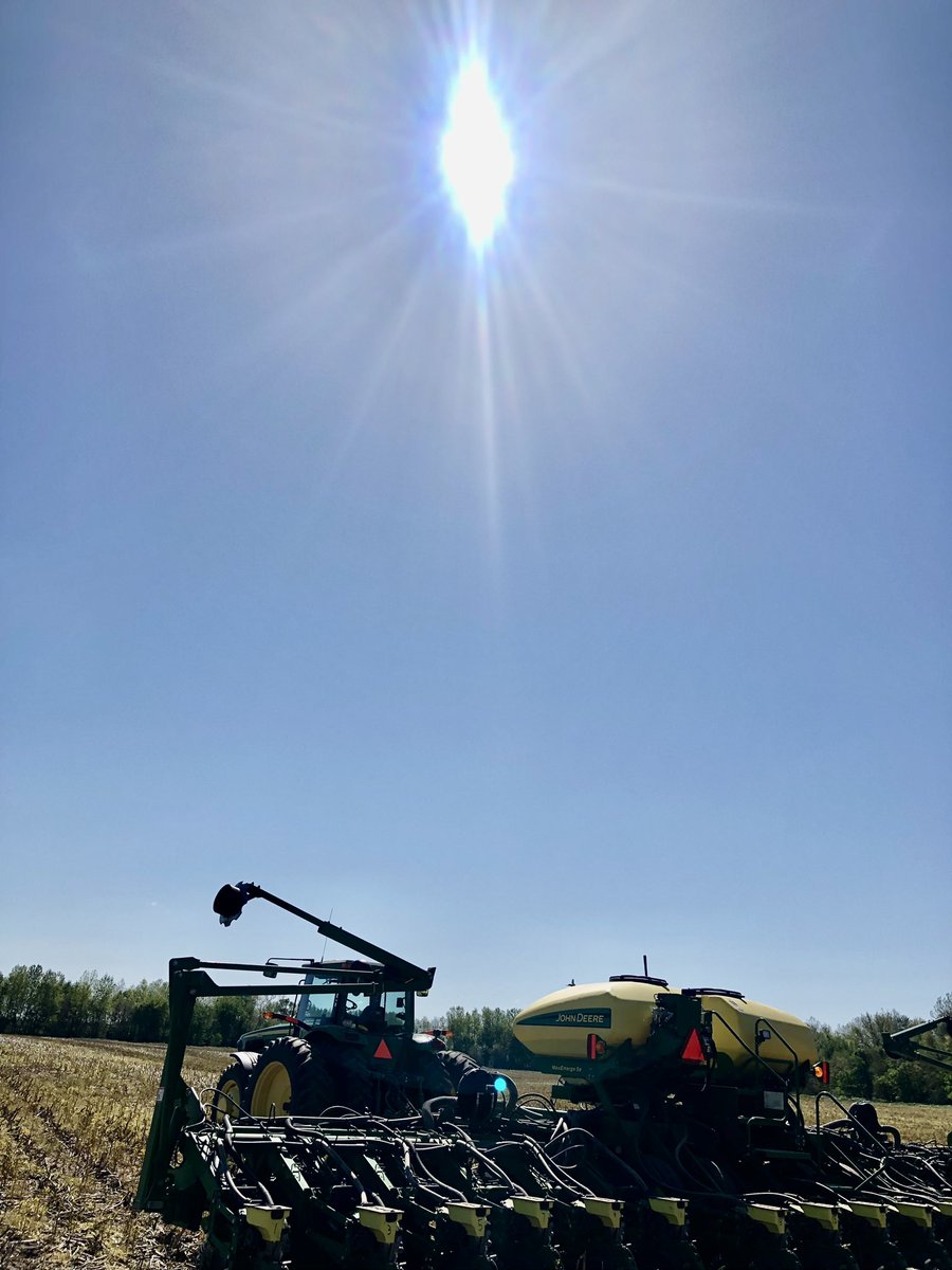 Soybeans all in the ground now, except 5a of wet creek bottom land , sure can’t row-em yet , but coming.  Heat is on the way. #plant23