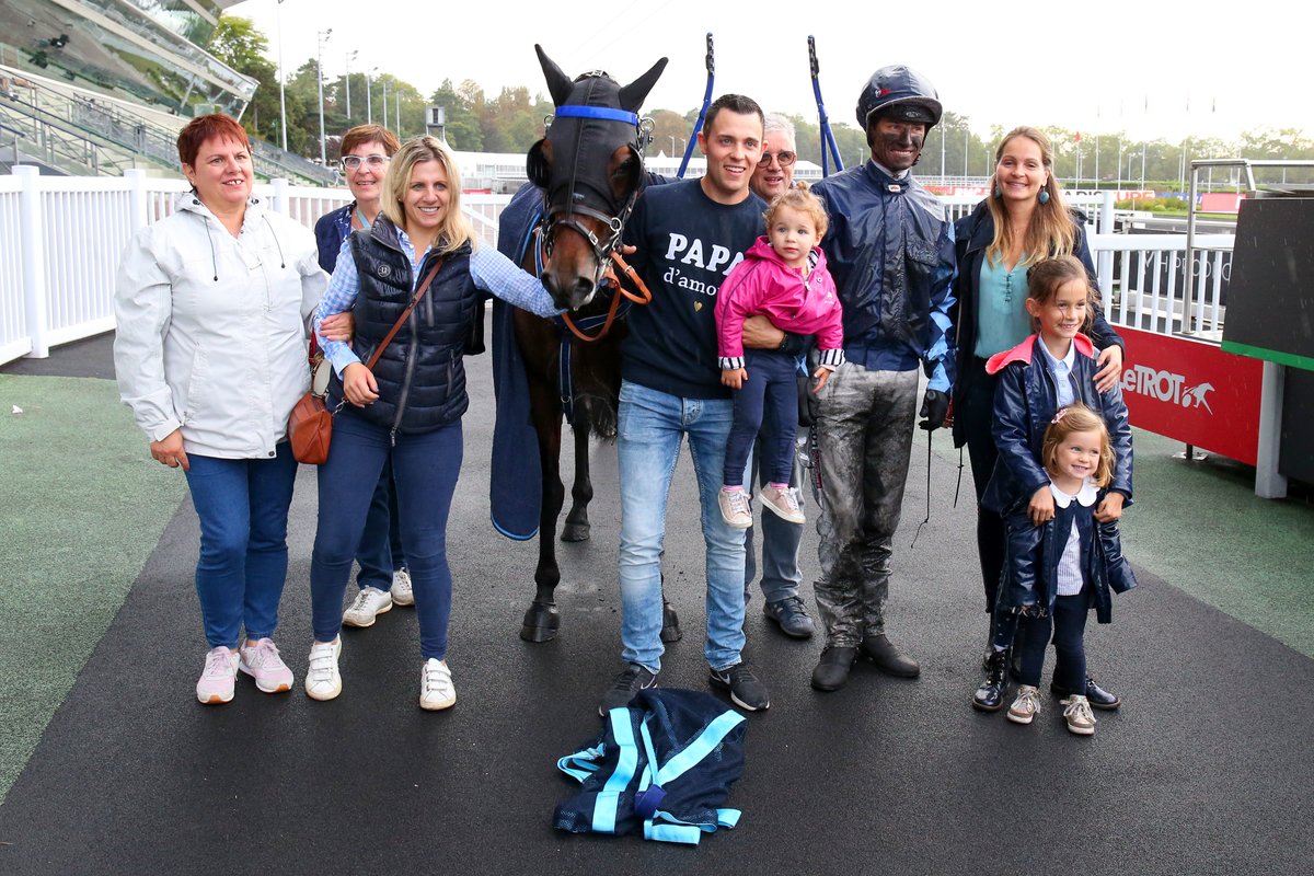 equidia's tweet photo. 🎙️𝗖𝗵𝗿𝗶𝘀𝘁𝗼𝗽𝗵𝗲 𝗝𝗮𝗿𝗶𝗲𝗹 : "Je n'aurais jamais pensé courir Groupe si rapidement"

Toujours croire en ses rêves ! 🤩 Avec seulement 2⃣ chevaux sous son entraînement, @ChJariel ne pensait pas arriver à ce niveau de si tôt ➡️ https://t.co/dL2OTfBF2v https://t.co/MpX6IRNyEY