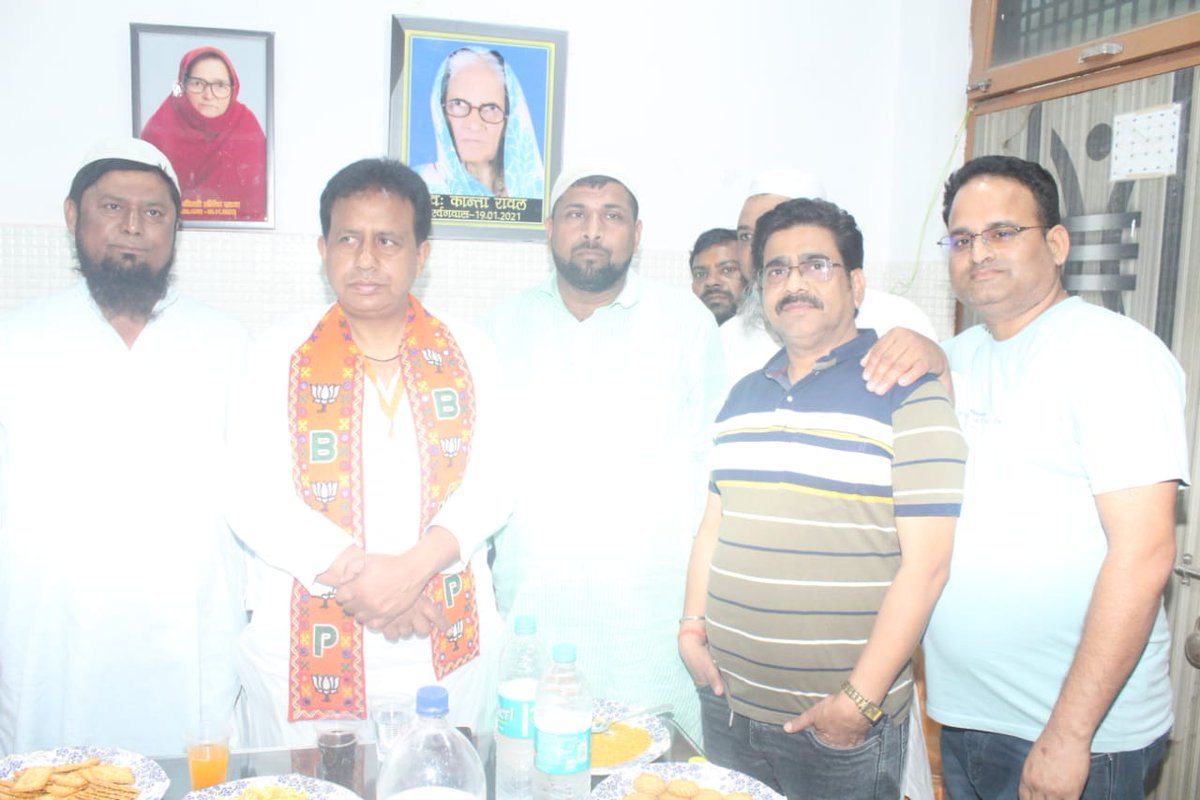 Drpradeepdixit's tweet photo. आज सिकंदराबाद नगर के सरकारी हॉस्पिटल के पास ��नसंपर्क किया तथा जनता जनार्दन से भाजपा के पक्ष में मतदान करने की अपील की।

आपका सेवक
डॉ प्रदीप दीक्षित 
भाजपा चेयरमैन प्रत्याशी नगरपालिका सिकंदराबाद
@BJP4India  @BJP4UP https://t.co/Aw3173kGg4
