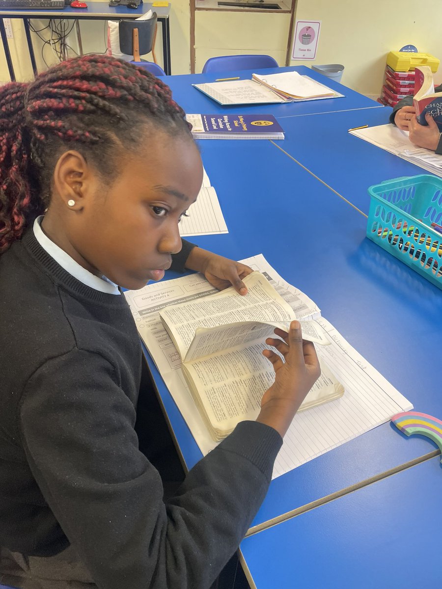 StMarysSeafar's tweet photo. P5/6 developing their dictionary skills this morning by searching for the meaning of tricky code words 🪄📖 @PhonicsInt #DictionaryCorner https://t.co/A03vmPdT2h