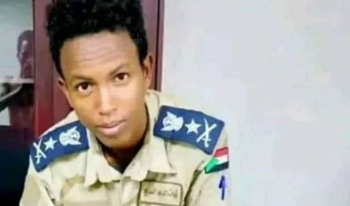 عمره 20 سنة وقده برتبة فريق وعاد الحرب مالها اكثر من 20 يوم!
 يعني الأخوة السودانيين شكلهم أسرع مننا في اقتناص الفرص😁
 في أوقات الحروب والفوضى والقادم أجمل 🤣🤣