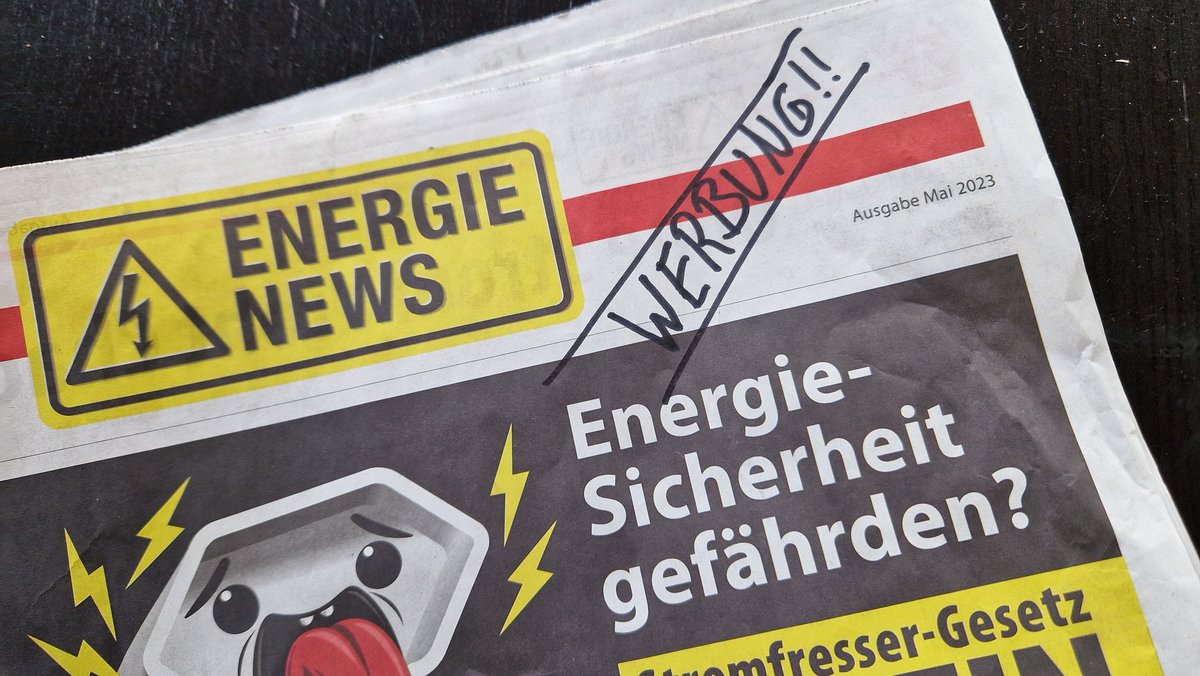Das ist mitnichten politische Information, sondern Parteiwerbung pur! Wann wird sowas durch <a href="/Bundesrat_CH/">Landesregierung</a> @postschweiz <a href="/KonsumSchutz/">Konsumentenschutz</a>    <a href="/derBeauftragte/">EDÖB - PFPDT - IFPDT</a> endlich unterbunden? Und wann hört die <a href="/SVPch/">SVP Schweiz</a> auf, für so ein Lügenpamphlet unsere Schweiz zu vermüllen???