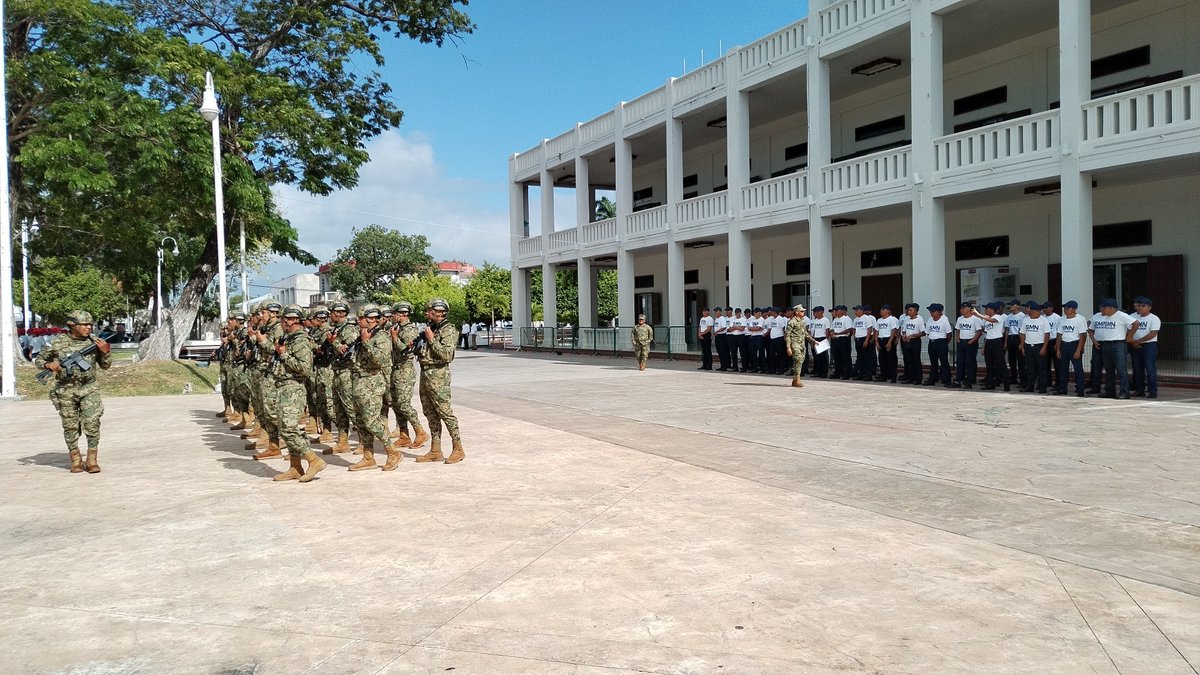 <a href="/omaralpuche/">omar alpuche leal</a> <a href="/chetubien/">Comunidad Chetubien</a> @Alexa21Alvarez <a href="/diana_uan/">Diana Uan</a> <a href="/BennyR12202/">Benny</a> <a href="/blueeeambriz/">Azul Ambríz</a> <a href="/dafnheed/">Dafnhee del carmen</a> <a href="/LoriaNaidelyn/">Naidelyn Loria</a> <a href="/DianaEstefanaC6/">Diana Estefanía Coronado Ruíz</a> <a href="/Eduardoglz690/">Un vato mas</a> También bajo este contexto de celebración nacional nuestro glorioso ejercito militar  <a href="/SEDENAmx/">AltoMando</a> en coordinación institucional acostumbra a realizar  la #TomaDeProtesta de #Bandera a los #Soldados del #SMN en ésta ocasión  "Clase 2004" Anticipados, Remisos y Mujeres Voluntarias.