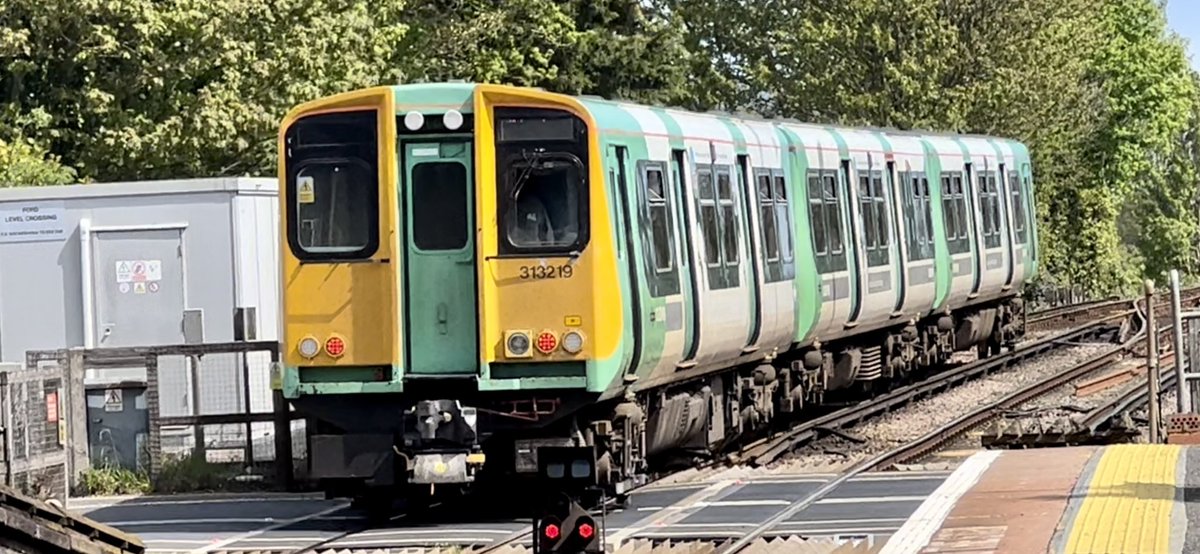 PlatformEdge1's tweet image. West Coastway ✅

Here is 313219 departing Ford heading to Littlehampton #Class313