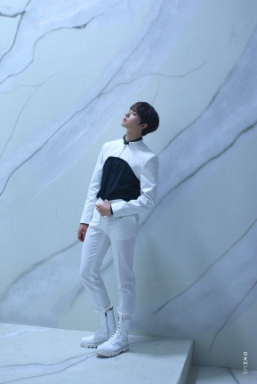 isekiadlatina's tweet photo. “I look at the wonders of the sky and see you among the stars.”
#ExploringGalaxyWithRAVN
#레이븐의_눈에는_은하가_있다
#RAVN https://t.co/jcPehlz56U