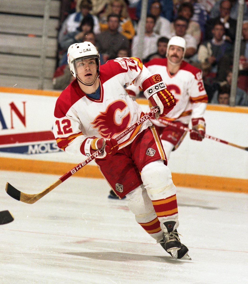 A couple of @HkanLoob snapshots from 1987-88 on #FlamesFlashbackFriday 🔥 Loob had a monster '87-88 season, scoring 50 goals (becoming the first - and only - Swedish player to reach that mark), 56 assists, 106 points, and ending the regular season with a +41 +/- rating 🤯
