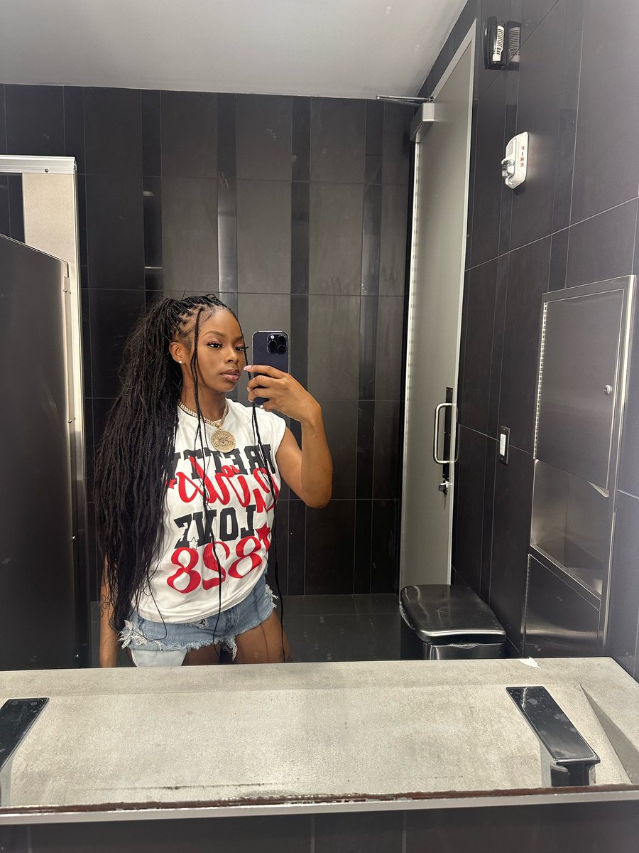 VayyDawn's tweet photo. Pretty brown https://t.co/yv8aKBffb9