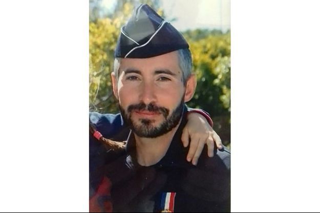 valerieboyer13's tweet image. Il y a deux ans, le commandant Eric #Masson est mort, abattu en pleine rue à Avignon par un dealer. Je veux lui rendre hommage, ainsi qu'à l'ensemble des policiers qui font preuve d'un grand courage. La Nation sait ce que nous leur devons !