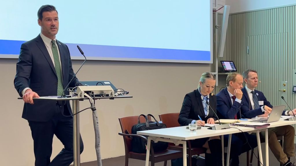 Under fredagen mötte flera civilsamhällesorganisationer biståndsminister <a href="/JohanForssell/">Johan Forssell</a> och statssekreterare <a href="/sigriddiana/">Diana Janse</a> för att diskutera reformagendan för biståndet – som ska utformas under 2023. Läs mer om mötet här: fuf.se/magasin/civils…… #utvpol #svpol