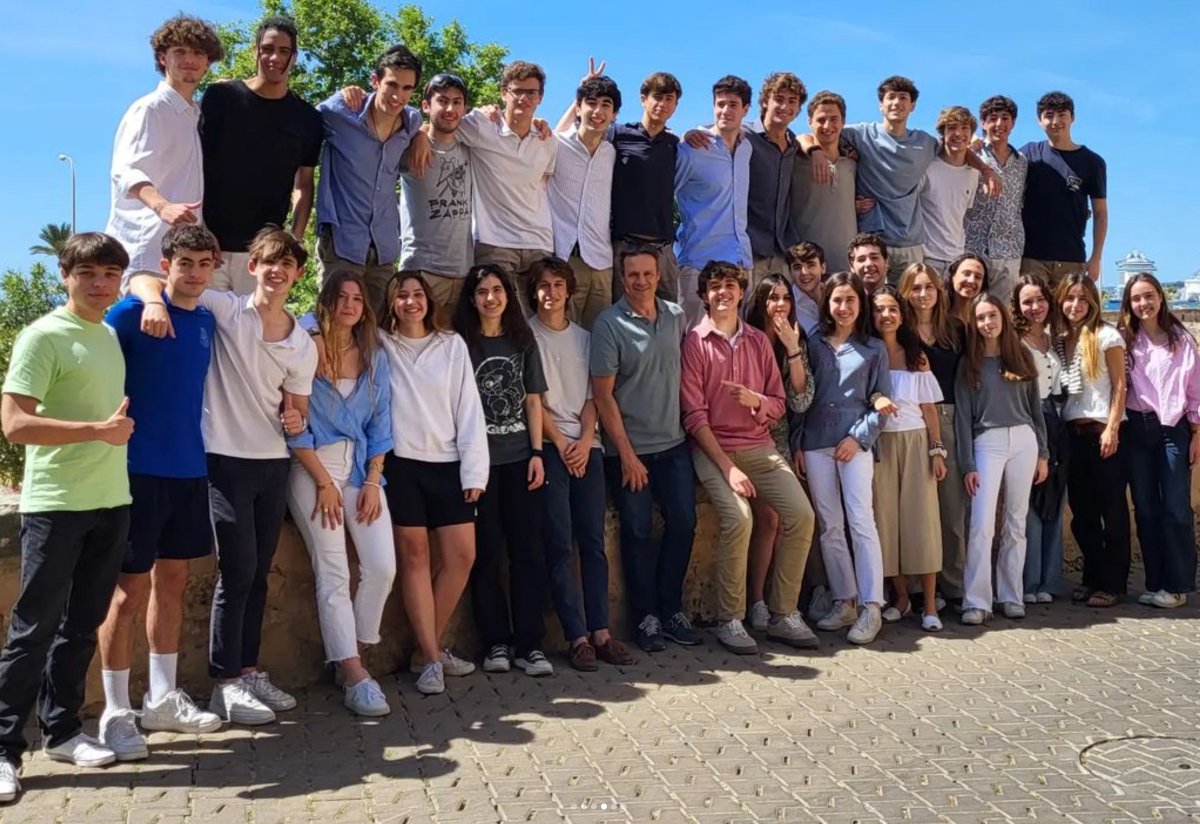 ColeMontesion's tweet photo. #BACMontesion
📌 Despedida del alumnado de 2° Bachillerato, último día de clase antes de afrontar su semana de exámenes finales.
¡Preparados para un mundo en el que vivir!🌍
📍¡Os deseamos mucha suerte!💥🙌💫
#genteesperanzada
#lucesysombras https://t.co/TOIrVzIjbk