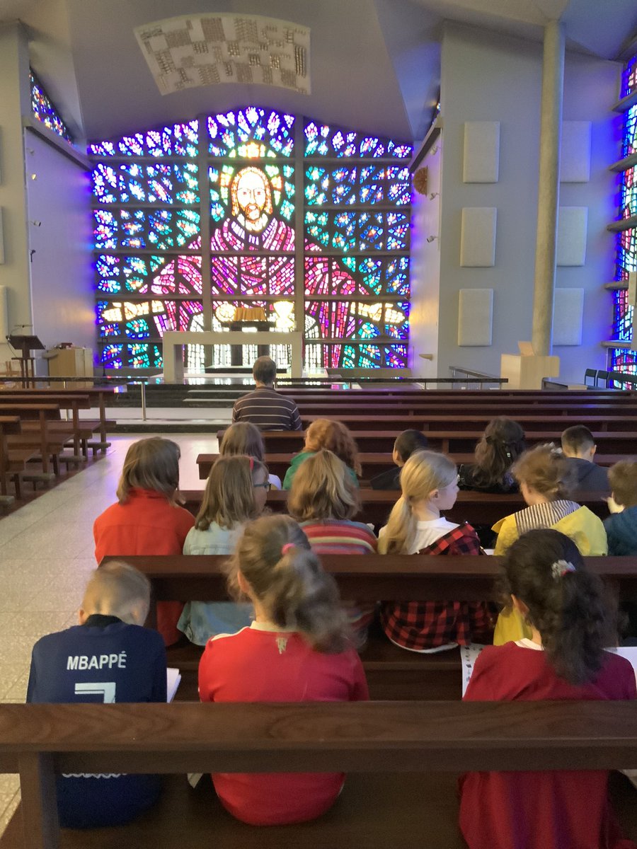 NorthTown3EF's tweet photo. We’ve had a great day at @Buckfast_Abbey 🔔 We explored the exhibition, walked around thr gardens, talked to a monk and went around the Abbey! @NorthTown4PC 🌳⛪️ https://t.co/WSjeM7uZ34