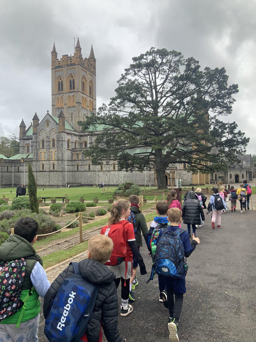 NorthTown3EF's tweet photo. We’ve had a great day at @Buckfast_Abbey 🔔 We explored the exhibition, walked around thr gardens, talked to a monk and went around the Abbey! @NorthTown4PC 🌳⛪️ https://t.co/WSjeM7uZ34