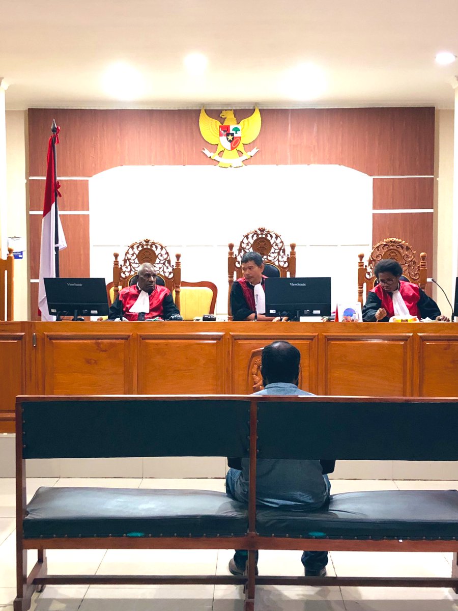 PapuanPrisoners's tweet photo. [BREAKING]

On Friday afternoon, the panel of judges at the Jayapura District Court sentenced #ViktorYeimo to 8 months imprisonment, including the time spent in detention. https://t.co/kBLU8TBg62