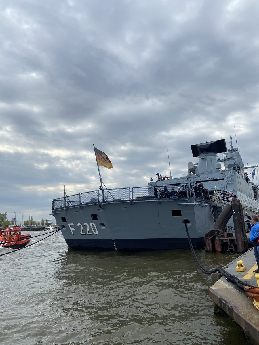 kkmmnnee's tweet photo. ドイツ海軍旗ー！！！
#GermanyWeek https://t.co/Dw29Nr8WiS