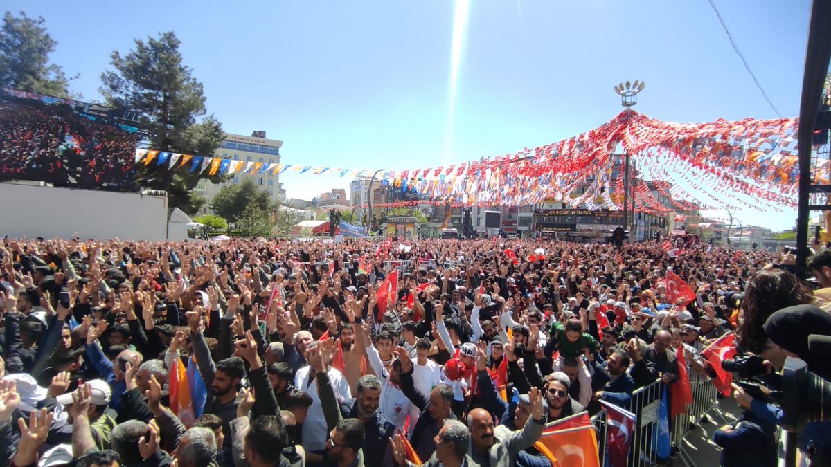 Nurullah198925's tweet photo. Van, Cumhurbaşkanı Recep Tayyip Erdoğan liderliğinde Türkiye Yüzyılı’na hazır 🇹🇷

#VaniçinDoğrusuAkParti https://t.co/esmoORAgdP