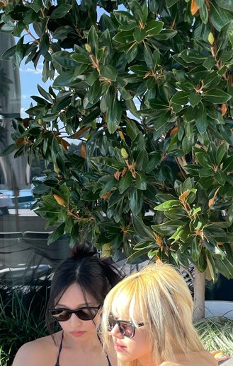 [🍓📸] • 10:27 PM KST