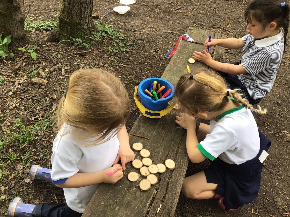 HawthornsOL's tweet photo. Rainbow and Reception had great fun making woodland streamers and designing new coins ready for Coronation! @HawthornsSchool @hawthornsey https://t.co/IBMWMumOpS