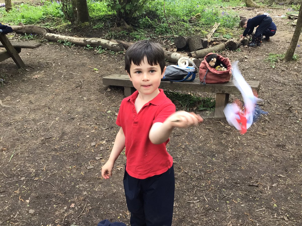 HawthornsOL's tweet photo. Rainbow and Reception had great fun making woodland streamers and designing new coins ready for Coronation! @HawthornsSchool @hawthornsey https://t.co/IBMWMumOpS