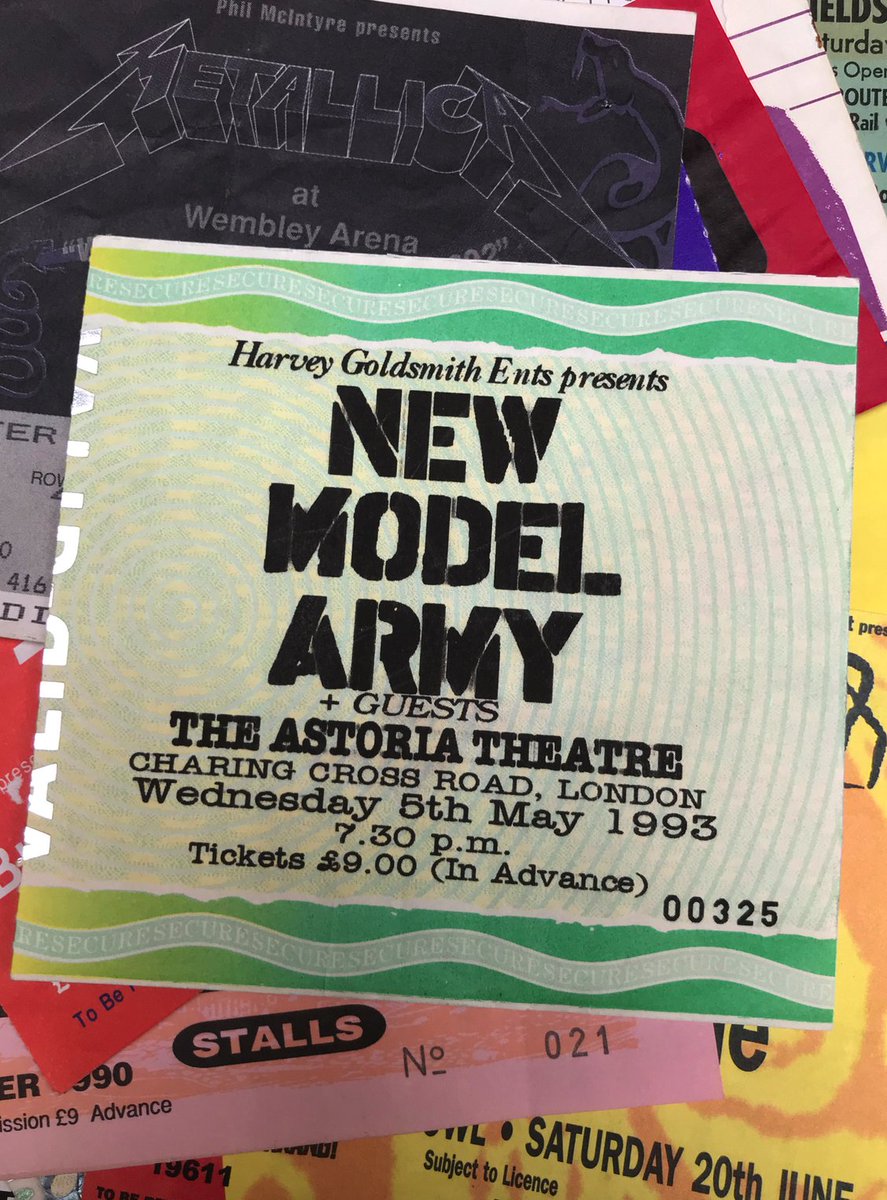 DayTripper_RC's tweet image. #OTD 5/5

2001 @nickcave  at #brixtonacademy. Possibly the first time I&apos;d seen him with the Boss (I was yet to fully understand her NC obsession)
And the final night of @officialnma 1993 run through the country.