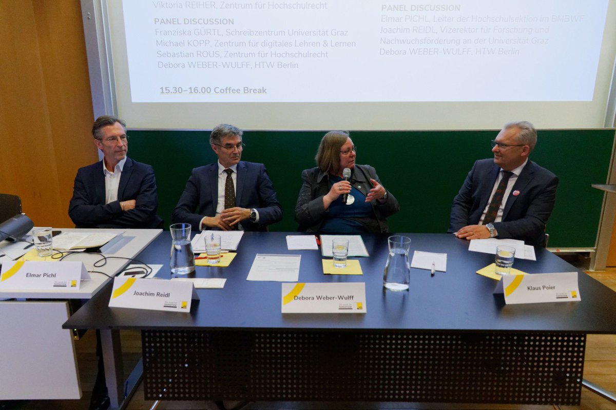 ZHR_Graz's tweet photo. 📚🎤 Weiter geht es mit unserem zweiten Panel unter dem Thema „Gute Wissenschaftliche Praxis im Umbruch? Aufgabe und Rolle der Universitäten“. Welche Maßnahmen sollen Universitäten setzen, welche Gesetzesänderungen sind nötig? @rewiunigraz @PoierKlaus https://t.co/UX405eLmdh