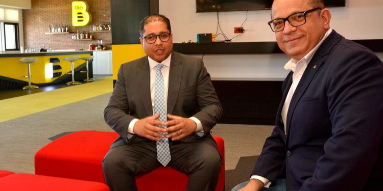 aba_rd's tweet photo. #ABAInforma| Vimenca (@BancoVimenca) y otras entidades lanzan tarjeta para comercio minorista. En unión con Visa, VisaNet y la aseguradora Unit, el banco emite la Bees Pay, ideal para colmaderos y otros comerciantes.
🔗https://t.co/8nAReW070D https://t.co/D6zN3YLZlR