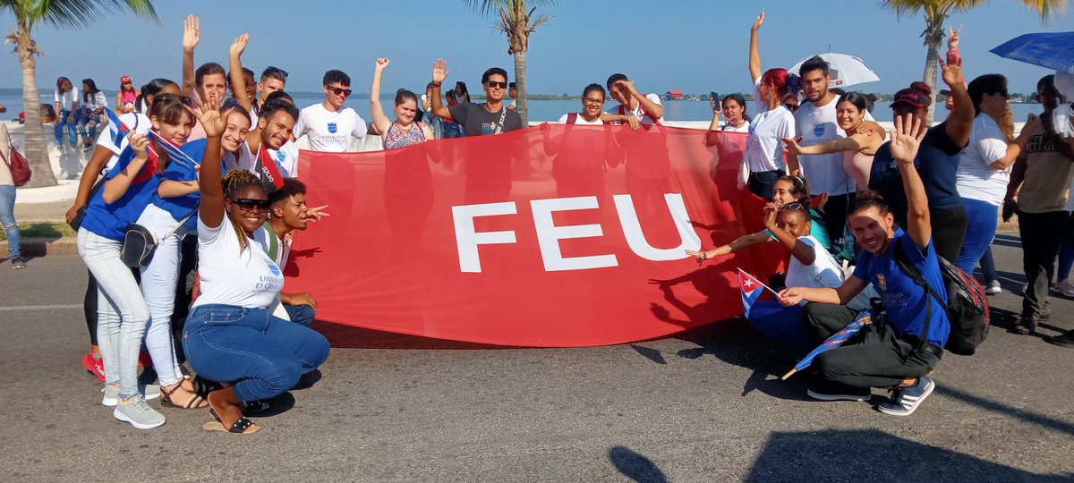 La Feu de Cienfuegos dijo presente este 5 de Mayo, una ves más los jóvenes de #MiCasaUCf hicieron sentir la Plaza  reafirmando su compromiso con la revolución porque #ALaPatriaManosYCorazón 
#feu_ujc 
#OrgulloUCf 
#almamatercienfueguera
Universidad de Cienfuegos