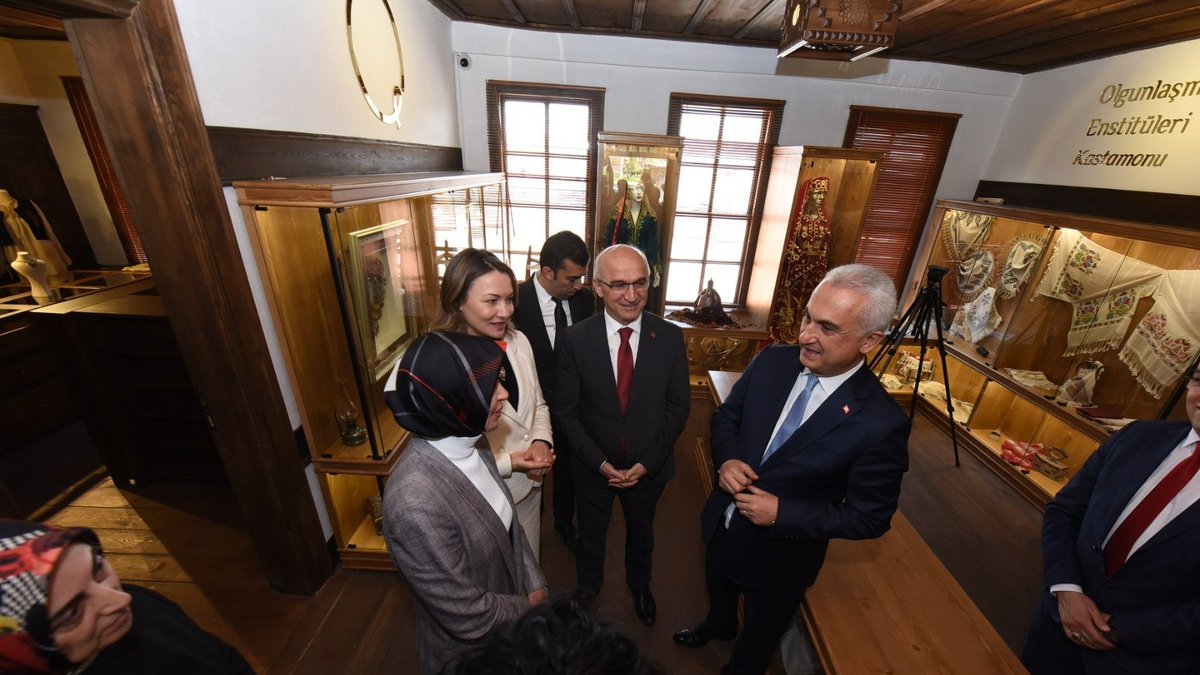 kastamonumem's tweet photo. BAKAN YARDIMCIMIZ SAYIN SADRİ ŞENSOY VE SAYIN BAKANIMIZIN EŞİ SAYIN NEBAHAT ÖZER, OLGUNLAŞMA ENSTİTÜMÜZÜ ZİYARET ETTİ
Detay:👉https://t.co/f9lCTlLFeq
@tcmeb @prof_mahmutozer @bahcac_oglu  @SerkanDEMRKRN https://t.co/8VEuwQYbER