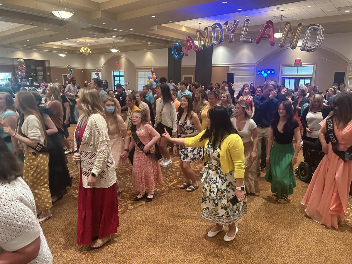 doug_geygan's tweet photo. So glad I visited Day Prom with some special students. It warmed the soul to see kids laugh, dance and smile. ⁦@EdgewoodCougs⁩ https://t.co/QnQEzqxl24