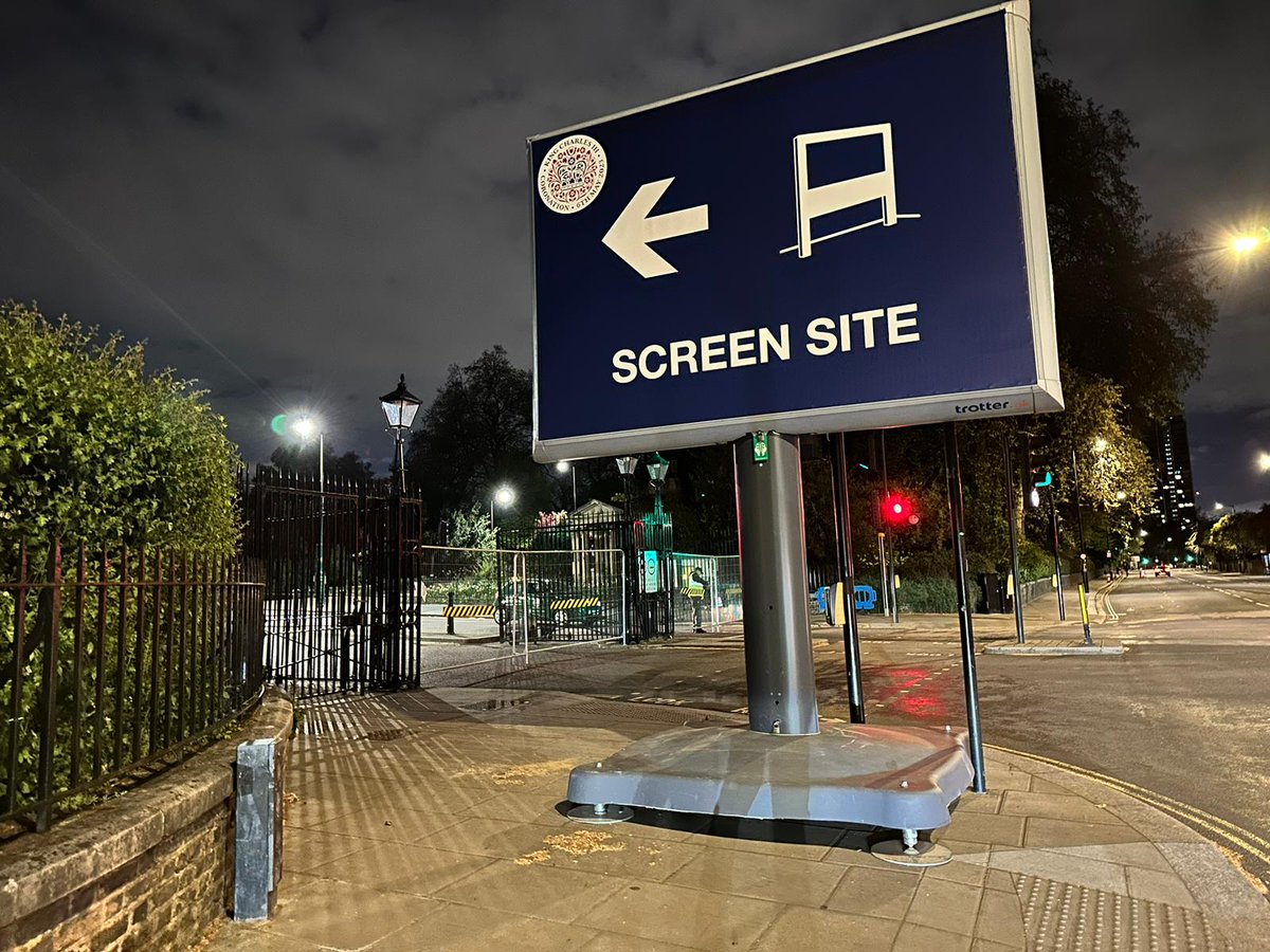 Trotter_uk's tweet photo. Big night for the Ops team as they successfully installed all Trotters for the Coronation! Great work as always team! More content to follow...... π¬π§ππ#Coronation2023 #KingCharles #TemporarySignage https://t.co/kbRZ4bsRxf