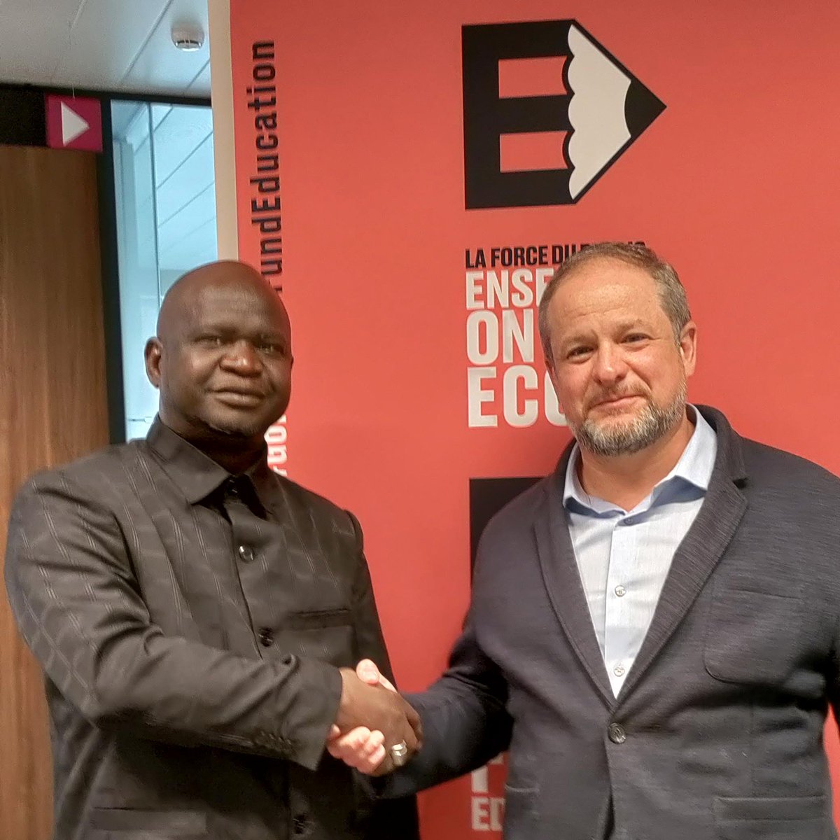 A huge welcome to the EI office to Moustapha Guitteye, General Secretary of SNEC Mali and tireless champion for the right to education.

👏🏾 SNEC is doing outstanding work to #EndChildLabour and bring children back to school. They have our full support!