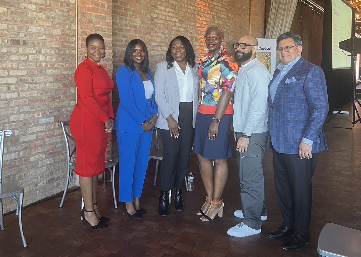 OneGoalGraduate's tweet photo. OneGoal Chicagoโs 15th Anniversary Gala took place yesterday!
๐ธMore highlights to come!
#manypathsonegoal https://t.co/n6UaLAyo2a