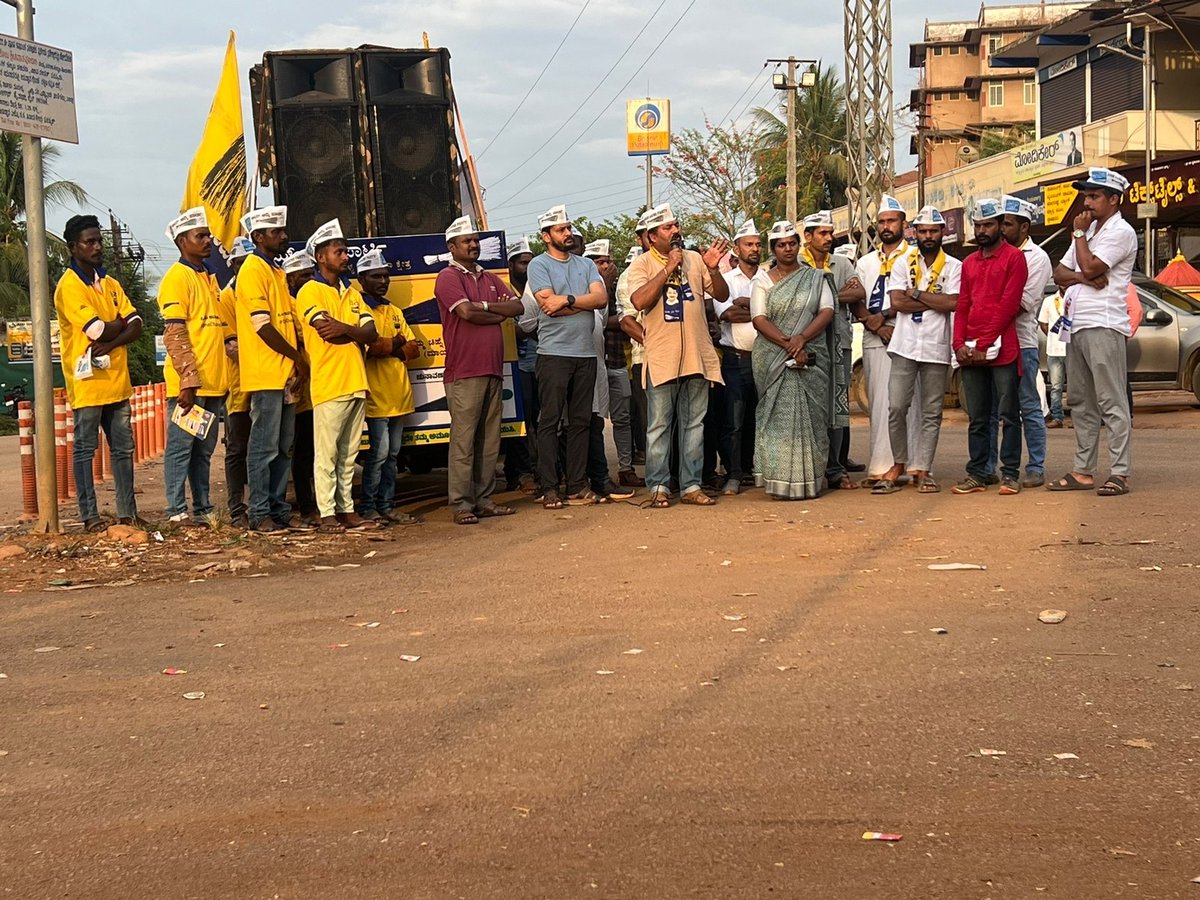 aap_sullia's tweet photo. ಸುಳ್ಯದ ಮತದಾರರ ಚಿತ್ತ; ಆಮ್ ಆದ್ಮಿಯತ್ತ    @aapkaprithvi @ArvindKejriwal @sumanabellarkar  #aap #sumana #karantakaelection https://t.co/mY2LPNbjcW