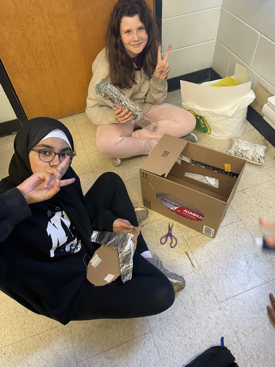 Mrs_Chae_Art's tweet photo. 6H engineering the next generation flying machines with UN sustainable development goals in mind #stem #flight #scienceeducation @CamillaRoad https://t.co/yslDe9mRMt