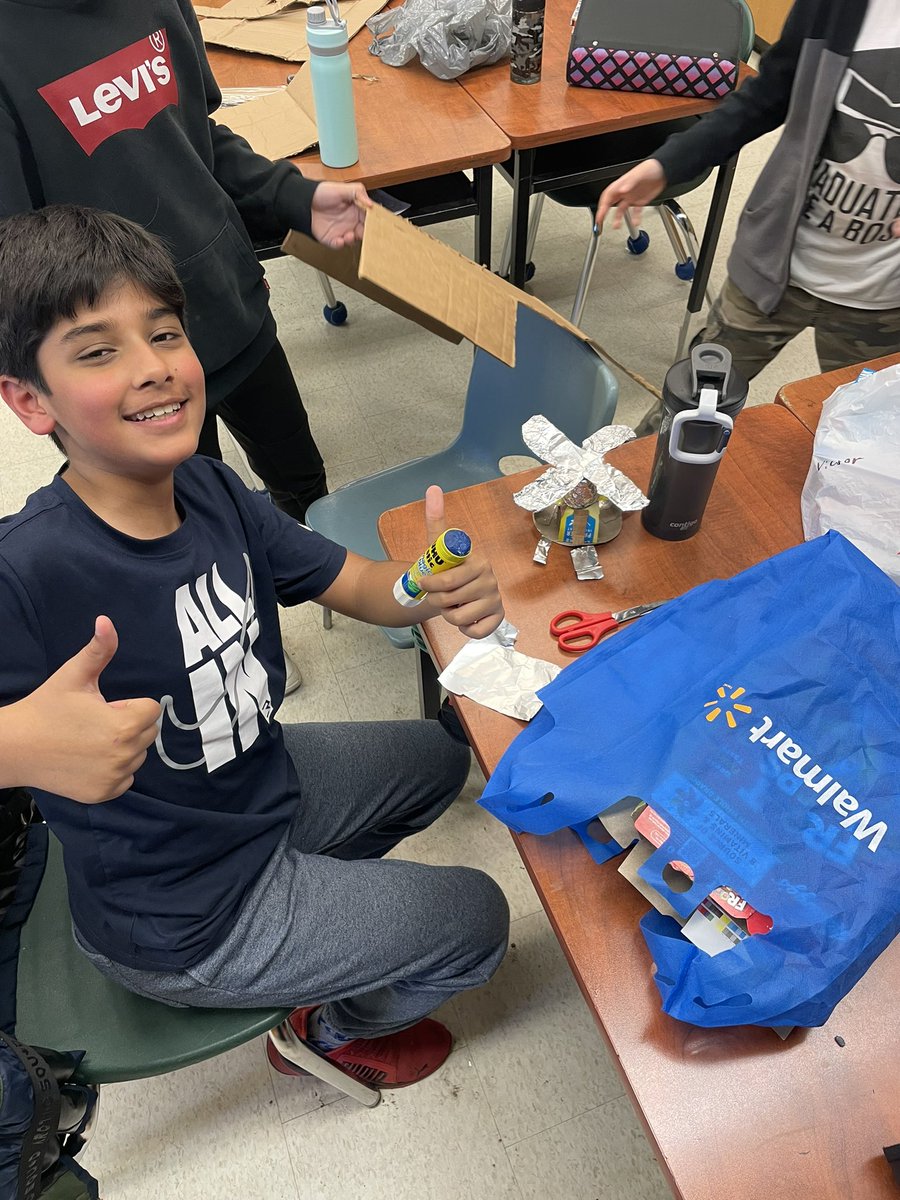 Mrs_Chae_Art's tweet photo. 6H engineering the next generation flying machines with UN sustainable development goals in mind #stem #flight #scienceeducation @CamillaRoad https://t.co/yslDe9mRMt