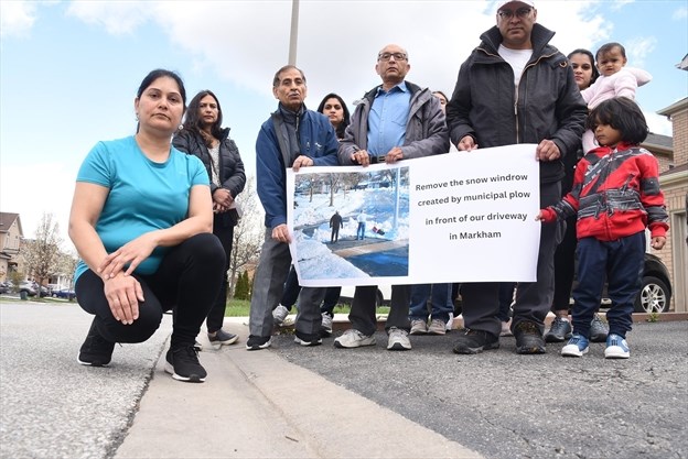 YorkRegion's tweet photo. 'Unfairly unsafe situation’: Markham residents petition for snow windrow service to resolve winter nuisance. #Markham #windrows #snow https://t.co/KMstvKILiY https://t.co/43E08N468Q
