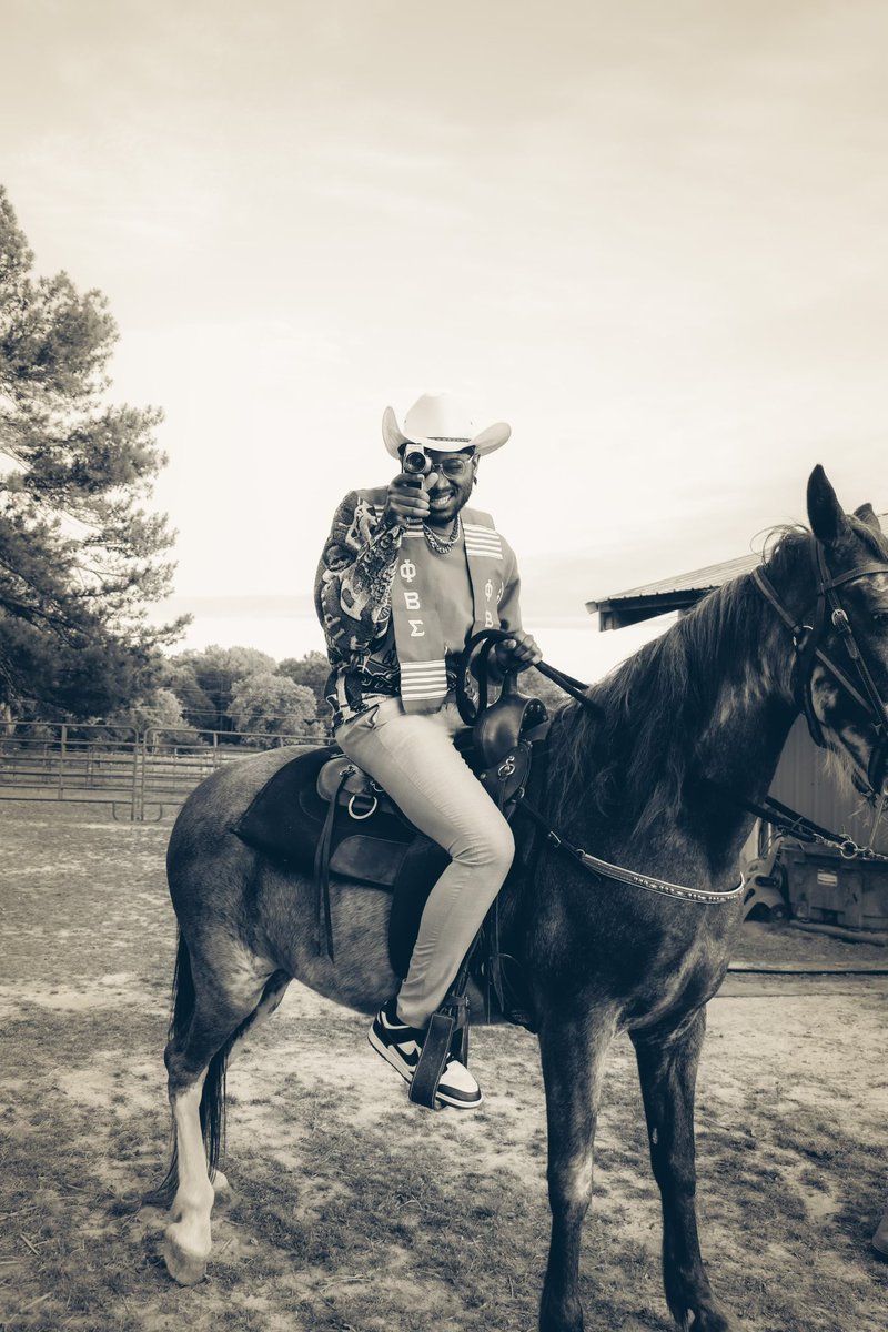 A Man With A Bucket Hat & A Camera tweet media