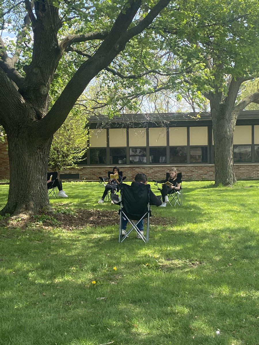 Perfect day to test out the outdoor classroom! Camp chairs, clipboard and a handy rolling cart all provided by the @62Foundation grant! Library time will never be the same again 😊 #62Cumberland #62learns #librarians